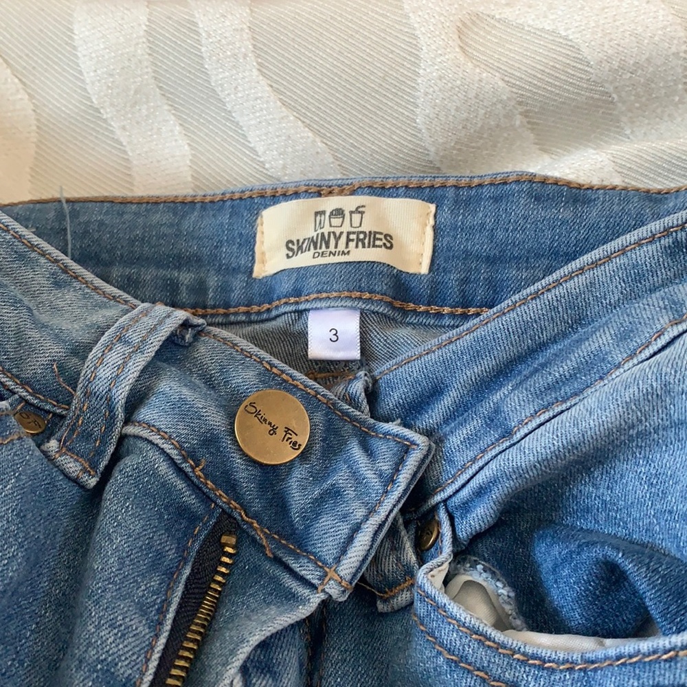 size 3 distressed blue jeans